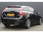 Volvo V60 2.4 D6 Twin Engine Special Edition | incl. 12 maanden garantie | Memory stoelen | Trekhaak | Xenon | Camera | Zwarte hemel | Cruise | Navi | Stoelverwarming | Bochtverlichting | Parkeersensor achter | 18" LMV | 4x nieuwe band! | Rijklaar! |