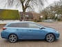 Toyota Auris Touring Sports 1.8 Hybrid Dynamic Ultimate nette in Nederland nieuw geleverde goed onderhouden Auris met trekhaak!