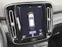 Volvo XC40 1.5 T3 R-Design | Adaptive cruise control | Parkeersensoren voor + achter | Achteruitrijcamera | Dode hoek detectie BLIS | Nubuck bekleding | LED koplampen | Climate control |