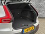 Volvo XC40 1.5 T3 R-Design | Adaptive cruise control | Parkeersensoren voor + achter | Achteruitrijcamera | Dode hoek detectie BLIS | Nubuck bekleding | LED koplampen | Climate control |