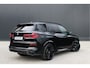 BMW X5 xDrive50e M Sport - Pano - Luchtvering - Trekhaak - Massage - 4wiel besturing - Carbon Pack - Softclose - Stoelverwarming/Koeling - Rijklaar