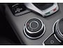 Alfa Romeo Giulia 2.0 Turbo 200PK Sprint Evo | 1E EIG | DEALER ONDERHOUDEN | ADAPTIEVE CRUISE | NAVI | CARPLAY | VERDE VISCONTTI