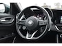 Alfa Romeo Giulia 2.0 Turbo 200PK Sprint Evo | 1E EIG | DEALER ONDERHOUDEN | ADAPTIEVE CRUISE | NAVI | CARPLAY | VERDE VISCONTTI
