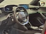 Peugeot e-2008 EV GT 50 kWh 3-FASE | Camera | Leder\Stof | Clima | Cruise | Keyless | 17'' Lichtmetaal | 3D dashboard | Rijstrookassistent '| Achteruitrijcamera | Afwijkende dakkleur | Airco (automatisch)