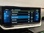Peugeot e-2008 EV GT 50 kWh 3-FASE | Camera | Leder\Stof | Clima | Cruise | Keyless | 17'' Lichtmetaal | 3D dashboard | Rijstrookassistent '| Achteruitrijcamera | Afwijkende dakkleur | Airco (automatisch)