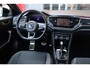Volkswagen T-Roc 1.5 TSI Sport Business R 110KW-150PK DSG, 4 Seizoenenbanden, Dodehoek sensor, R Line in en exterieur, digital cockpit, panoramadak, navigatie, DAB+, winterpakket met stoelverwarming spiegel pakket privacy glas chrome dakrail led koplampen adaptieve cruise control door ons geleverd en onderhouden