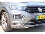 Volkswagen T-Roc 1.5 TSI Sport Business R 110KW-150PK DSG, 4 Seizoenenbanden, Dodehoek sensor, R Line in en exterieur, digital cockpit, panoramadak, navigatie, DAB+, winterpakket met stoelverwarming spiegel pakket privacy glas chrome dakrail led koplampen adaptieve cruise control door ons geleverd en onderhouden