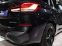 BMW X1 xDr25e M SPORT BLACK ED. / PANODAK / ACC / HEADUP / MEMORY / TREKHAAK / CARPLAY / 18"