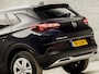 Opel Grandland X 1.2 Turbo Sport (APPLE CARPLAY, GROOT NAVI, LEDER, CAMERA, STUUR/STOELVERWARMING, SPORTSTOELEN, KEYLESS, CRUISE, GETINT GLAS, NIEUWSTAAT)