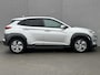 Hyundai Kona Electric EV Fashion 64 kWh Automaat / Accu SoH 97,4% / HUD / Camera / Adaptieve Cruise / Apple Carplay & Android / DodeHoek Detectie / Krell Audio / Navigatie /
