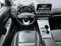 Hyundai Kona Electric EV Premium 64 kWh | 3-Fase OBC | Schuifkanteldak | Lederen bekleding | Long Range Accu | Volledig dealer onderhouden | Allseason banden |