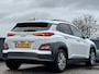 Hyundai Kona Electric EV Premium 64 kWh | 3-Fase OBC | Schuifkanteldak | Lederen bekleding | Long Range Accu | Volledig dealer onderhouden | Allseason banden |