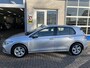 Volkswagen Golf 1.0 TSI Life / APP CONNECT/ PARK. SENSOREN V+A/ CAMERA/ DIGITAL DASHBOARD/ ADAPT. CRUISE/ NAVI/ CLIMA/ DAB/ LANE-ASSIST/ ISOFIX/ 16'' LMV