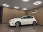 Toyota Auris 1.8 Hybrid Executive * Dealer onderhouden / Navigatie / Stoelverwarming / Camera *