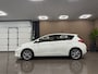 Toyota Auris 1.8 Hybrid Executive * Dealer onderhouden / Navigatie / Stoelverwarming / Camera *