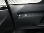 Peugeot 2008 1.2 Hybrid 136 Allure | Airco (automatisch) | Armsteun voor | Lichtmetalen velgen 17"
