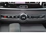 Volvo V90 T6 Recharge AWD Plus Dark - IntelliSafe Assist & Surround - 360º Camera - Harman/Kardon audio - Adaptieve LED koplampen - Verwarmde voorstoelen, stuur & achterbank - Parkeersensoren voor & achter - Elektr. bedienb. voorstoelen met geheugen - Extra getint glas - Elektr. inklapbare trekhaak - 19' LMV