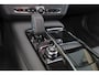 Volvo V90 T6 Recharge AWD Plus Dark - IntelliSafe Assist & Surround - 360º Camera - Harman/Kardon audio - Adaptieve LED koplampen - Verwarmde voorstoelen, stuur & achterbank - Parkeersensoren voor & achter - Elektr. bedienb. voorstoelen met geheugen - Extra getint glas - Elektr. inklapbare trekhaak - 19' LMV