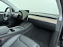 Tesla Model Y RWD LFP-Accu SOH 94% Leder Lmv 20" Warmtepomp Camera's Panormadak Adap.Cruise Navi Ecc Autopilot Stoel+Stuur+Achterbank Verwarming Elek.Achterklep Dodehoek detector Draadloze telefoonlader Origineel Nederlandse Auto Fabrieksgarantie tot 25-6-2028/80.000km en 25-6-2032/160.000 km op de accu en aandrijflijn.  Trekvermogen 1600 kg !