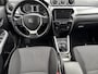 Suzuki Vitara 1.6 Exclusive Trekhaak | Verwarmbare buitenspiegels | All Seasonbanden | Achterruitrijcamera | Stoelverwarming | Cruise Control | Climate Control | Navigatiesysteem | Apple CarPlay & Android Auto | 12 maanden BOVAG garantie
