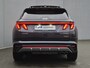 Hyundai Tucson 1.6 T-GDI PHEV N Line Sky 4WD Automaat / Fabrieksgarantie tot 23-09-2027 / Accu SOH 100% / EAER bereik 62 km bereik stad 74 km / Trekgewicht 1350 kg / Glazen schuif- en kanteldak / Stuur-, Stoel en Achterbank verwarming /