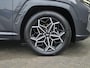 Hyundai Tucson 1.6 T-GDI PHEV N Line Sky 4WD Automaat / Fabrieksgarantie tot 23-09-2027 / Accu SOH 100% / EAER bereik 62 km bereik stad 74 km / Trekgewicht 1350 kg / Glazen schuif- en kanteldak / Stuur-, Stoel en Achterbank verwarming /