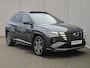 Hyundai Tucson 1.6 T-GDI PHEV N Line Sky 4WD Automaat / Fabrieksgarantie tot 23-09-2027 / Accu SOH 100% / EAER bereik 62 km bereik stad 74 km / Trekgewicht 1350 kg / Glazen schuif- en kanteldak / Stuur-, Stoel en Achterbank verwarming /