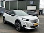 Peugeot e-2008 EV GT Première 3 fase 50 kWh VAN: 18.400,- VOOR: 16.770,- UW EINDEJAARSVOORDEEL: 1.630,- | RIJKLAARPRIJS INCL. 12MND BOVAG GARANTIE | STOELVERWARMING | DODE HOEK EN CAMERA