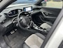 Peugeot e-2008 EV GT Première 3 fase 50 kWh VAN: 18.400,- VOOR: 16.770,- UW EINDEJAARSVOORDEEL: 1.630,- | RIJKLAARPRIJS INCL. 12MND BOVAG GARANTIE | STOELVERWARMING | DODE HOEK EN CAMERA