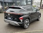 Hyundai Kona 1.6 GDI HEV Premium Sky VAN: 44.300,- VOOR: 35.877,- UW EINDEJAARSVOORDEEL: 8.413,- euro FULL HYBRID | NIEUWE AUTO MET REGISTRATIE | VOLLE AUTO! | FABR GARANTIE T/M 12-2029