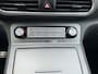 Hyundai Kona Electric EV Limited 64 kWh / Trekhaak / Cruise control adaptief met Stop&Go en stuurhulp / Achterbank verwarmd /