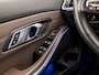 BMW 3-Serie Touring 318i Sportline 157Pk Automaat (APPLE CARPLAY, GROOT NAVI, ZWART HEMEL, LEDER, STOELVERWARMING, SPORTSTOELEN, CAMERA, ELEK ACHTERKLEP, GETINT GLAS, TREKHAAK, NIEUWSTAAT)