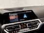 BMW 3-Serie Touring 318i Sportline 157Pk Automaat (APPLE CARPLAY, GROOT NAVI, ZWART HEMEL, LEDER, STOELVERWARMING, SPORTSTOELEN, CAMERA, ELEK ACHTERKLEP, GETINT GLAS, TREKHAAK, NIEUWSTAAT)