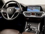 BMW 3-Serie Touring 318i Sportline 157Pk Automaat (APPLE CARPLAY, GROOT NAVI, ZWART HEMEL, LEDER, STOELVERWARMING, SPORTSTOELEN, CAMERA, ELEK ACHTERKLEP, GETINT GLAS, TREKHAAK, NIEUWSTAAT)