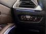 BMW 3-Serie Touring 318i Sportline 157Pk Automaat (APPLE CARPLAY, GROOT NAVI, ZWART HEMEL, LEDER, STOELVERWARMING, SPORTSTOELEN, CAMERA, ELEK ACHTERKLEP, GETINT GLAS, TREKHAAK, NIEUWSTAAT)