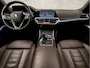 BMW 3-Serie Touring 318i Sportline 157Pk Automaat (APPLE CARPLAY, GROOT NAVI, ZWART HEMEL, LEDER, STOELVERWARMING, SPORTSTOELEN, CAMERA, ELEK ACHTERKLEP, GETINT GLAS, TREKHAAK, NIEUWSTAAT)