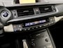 Lexus CT 200h 25th Edition Automaat (NAVIGATIE, CLIMATE, ALCANTARA, CAMERA, GETINT GLAS, STOELVERWARMING, SPORTSTOELEN, KEYLESS, LED KOPLAMPEN, CRUISE, NIEUWSTAAT)