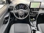 Toyota Yaris Cross 1.5 Hybrid 115 Dynamic Automaat / Fabrieksgarantie tot 05-2028 < 100.000km, tot 10 jaar mogelijk** / Navigatie via Apple Carplay Android / Stuur-, stoel- en voorruitverwarming / Camera / Adaptieve CC / 17" LM wielen /