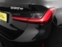 BMW 3-Serie Touring 330e Touring M Sport PHEV | DEMO ! | Navigatie Climate Control Lichtmetalen velgen LED Virtual Cockpit Parkeersensoren Voor en Achter Achteruitrijcamera Apple carplay/ Andriod auto Stoelverwarming Stuur verwarming Elektrische achterklep Prijs Incl. BOVAG Garantie