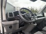 Volkswagen Crafter 2.0 TDI 141 PK DSG AUTOMAAT HIGHLINE+ / LED KOPLAMPEN / L3H3 / 3.000 KG AHG / 270 A DEUREN / AIRCO / CRUISE / BLUETOOTH / 3-ZITS
