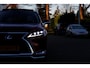Lexus RX 450h AWD*Lexus Fabrieksgarantie tm 03-2031*Perfect Lexus Onderh.*Pano/Afneemb. Trekhaak/Apple Carplay-Android/HUD/DAB/LED/Stoelverw.V+A/Stuurverw./Stoelkoeling/Dodehoek/Elek. Klep/Camera/Parkeersens.V+A/20 inch LM*