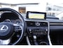 Lexus RX 450h AWD*Lexus Fabrieksgarantie tm 03-2031*Perfect Lexus Onderh.*Pano/Afneemb. Trekhaak/Apple Carplay-Android/HUD/DAB/LED/Stoelverw.V+A/Stuurverw./Stoelkoeling/Dodehoek/Elek. Klep/Camera/Parkeersens.V+A/20 inch LM*