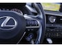 Lexus RX 450h AWD*Lexus Fabrieksgarantie tm 03-2031*Perfect Lexus Onderh.*Pano/Afneemb. Trekhaak/Apple Carplay-Android/HUD/DAB/LED/Stoelverw.V+A/Stuurverw./Stoelkoeling/Dodehoek/Elek. Klep/Camera/Parkeersens.V+A/20 inch LM*