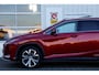 Lexus RX 450h AWD*Lexus Fabrieksgarantie tm 03-2031*Perfect Lexus Onderh.*Pano/Afneemb. Trekhaak/Apple Carplay-Android/HUD/DAB/LED/Stoelverw.V+A/Stuurverw./Stoelkoeling/Dodehoek/Elek. Klep/Camera/Parkeersens.V+A/20 inch LM*