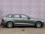 Volvo V60 2.0 T6 Plug-in hybrid AWD Plus Dark | Forest Lake | 360° Camera | Stoel en stuurverwarming | Trekhaak | Adaptieve cruise control | Harman/Kardon audio | BLIS dodehoekdetectie |