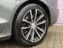 Volvo V60 2.0 T6 Plug-in hybrid AWD Plus Dark | Forest Lake | 360° Camera | Stoel en stuurverwarming | Trekhaak | Adaptieve cruise control | Harman/Kardon audio | BLIS dodehoekdetectie |