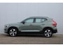 Volvo XC40 2.0 B4 Plus Dark | Achteruitrijcamera | Semi elektrische trekhaak | Google Services | BLIS | Elektrisch bedienbare stoelen voorzijde | Geheugenfunctie bestuurdersstoel | Stoelverwarming | Stuurwielverwarming