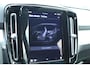 Volvo XC40 2.0 B4 Plus Dark | Achteruitrijcamera | Semi elektrische trekhaak | Google Services | BLIS | Elektrisch bedienbare stoelen voorzijde | Geheugenfunctie bestuurdersstoel | Stoelverwarming | Stuurwielverwarming