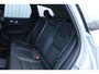 Volvo XC60 T6 Automaat Plug-in hybrid AWD Plus Bright | Adaptieve Cruise Control| Semi Electrische Trekhaak | Panoramadak | Blind Spot| Rondomzicht Camera| Verwarmbare Voorstoelen| Alarmklasse 3.