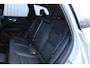 Volvo XC60 T6 Automaat Plug-in hybrid AWD Plus Bright | Adaptieve Cruise Control| Semi Electrische Trekhaak | Panoramadak | Blind Spot| Rondomzicht Camera| Verwarmbare Voorstoelen| Alarmklasse 3.
